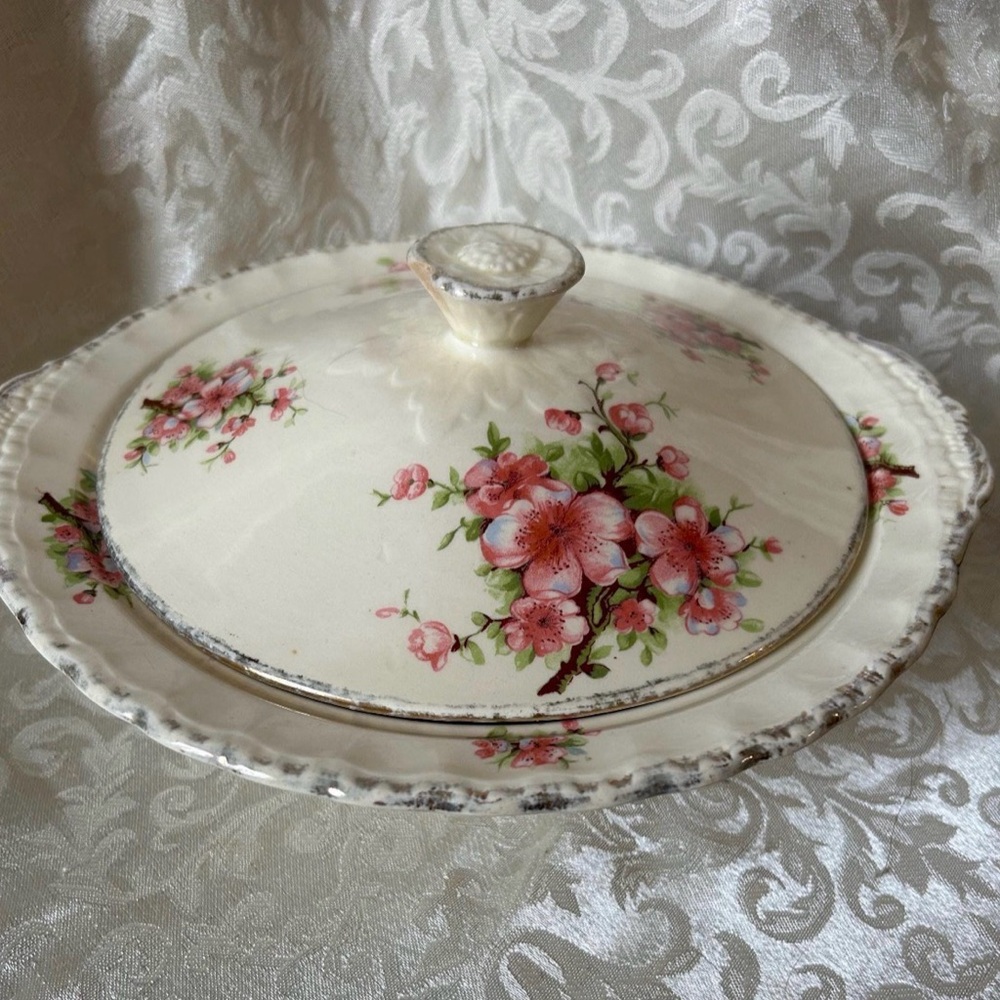 Vintage Grindley Creampetal Vegetable serving bowl